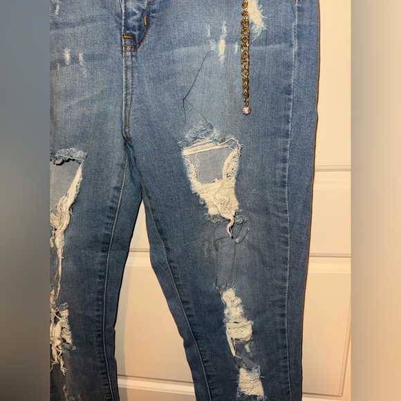 Belted ripped jeans - Picture 3 of 6